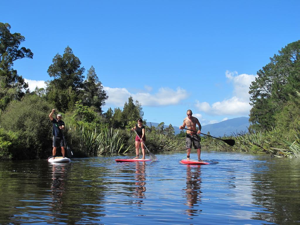 Bazil'S Backpackers Bbh Hostel & Surf School Westport Bagian luar foto