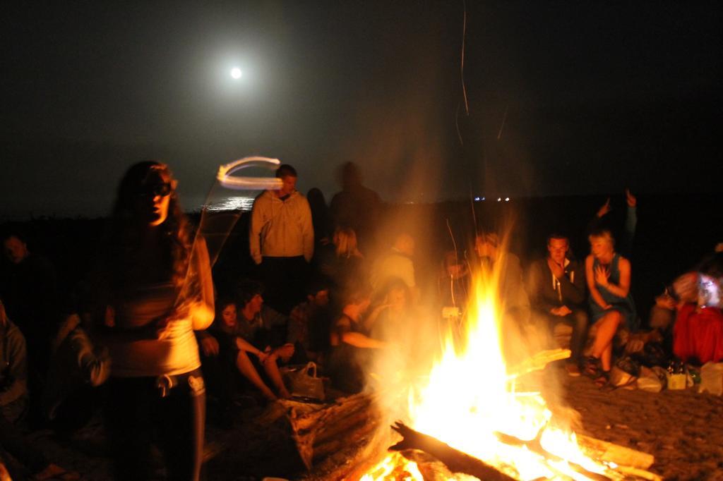 Bazil'S Backpackers Bbh Hostel & Surf School Westport Bagian luar foto