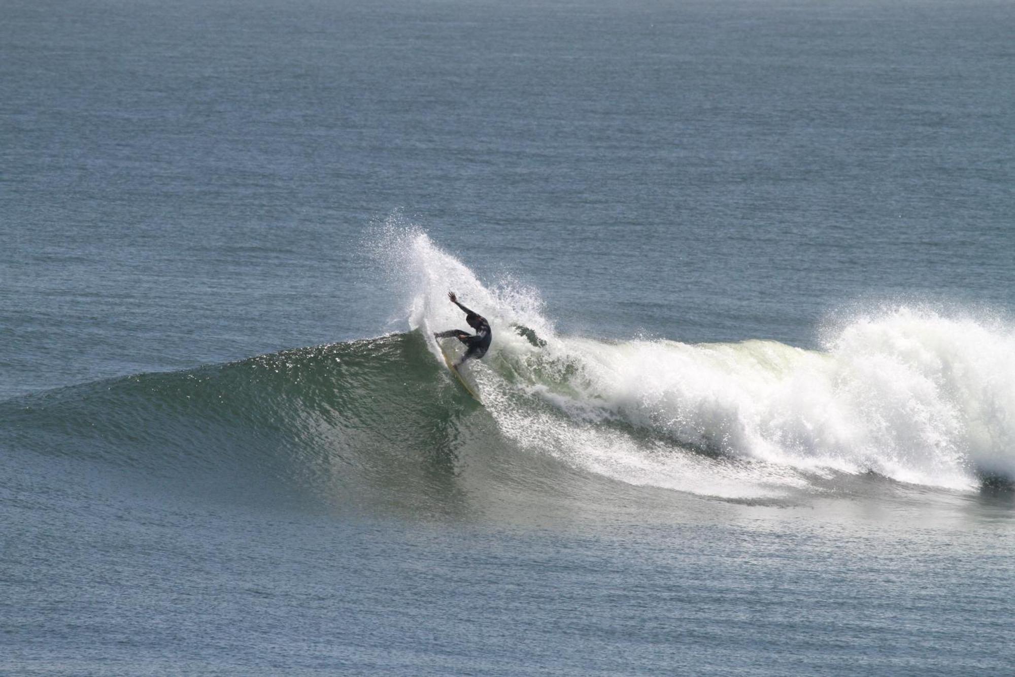 Bazil'S Backpackers Bbh Hostel & Surf School Westport Bagian luar foto