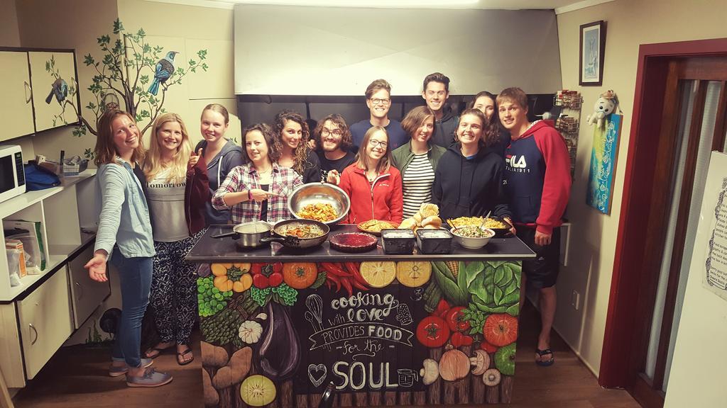 Bazil'S Backpackers Bbh Hostel & Surf School Westport Bagian luar foto
