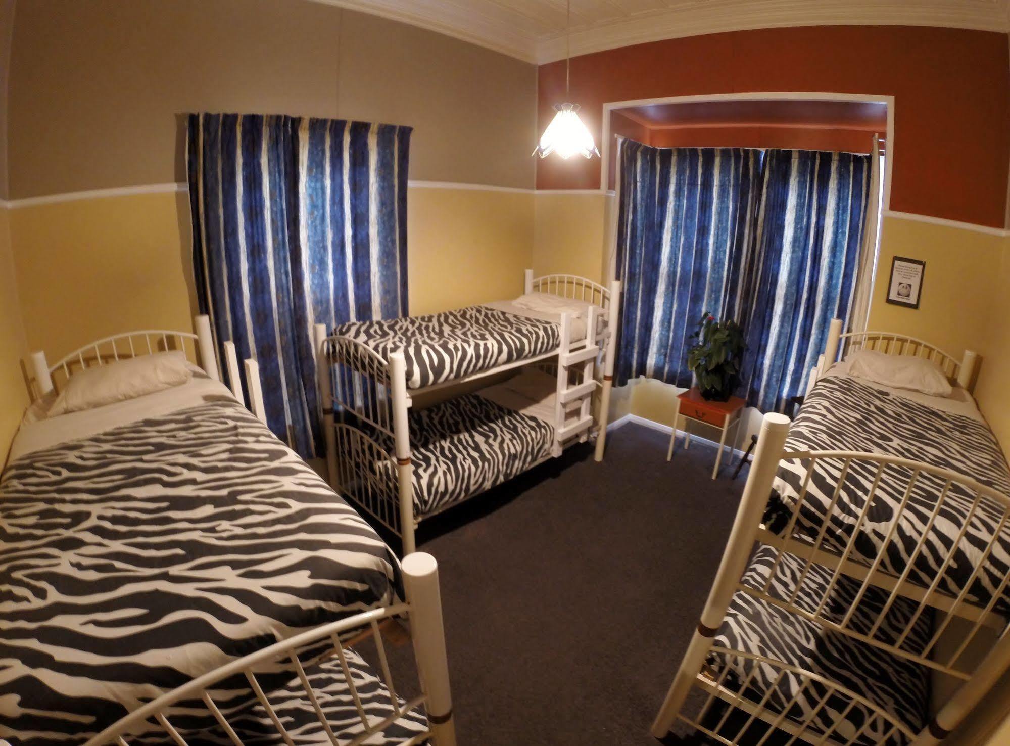 Bazil'S Backpackers Bbh Hostel & Surf School Westport Bagian luar foto