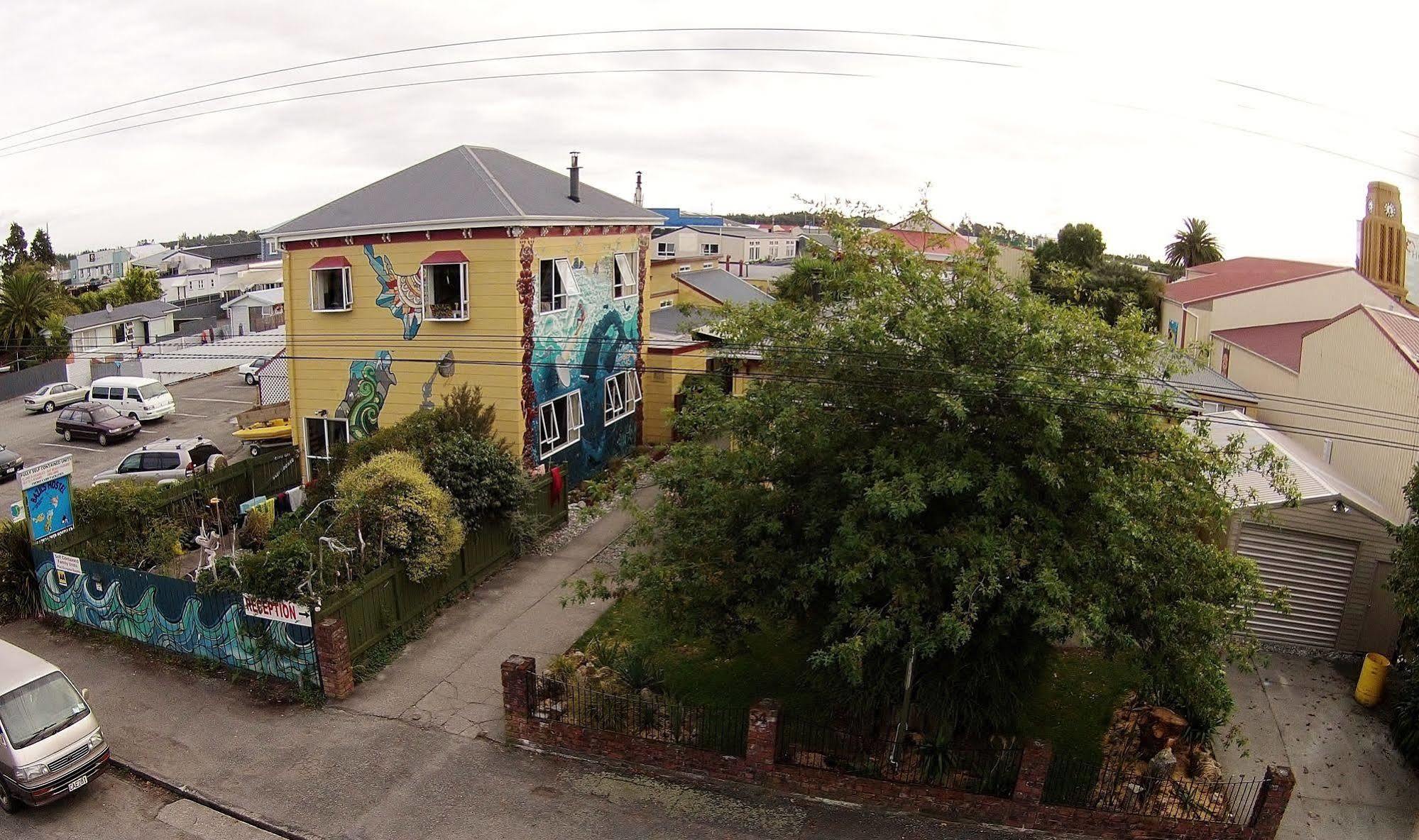Bazil'S Backpackers Bbh Hostel & Surf School Westport Bagian luar foto