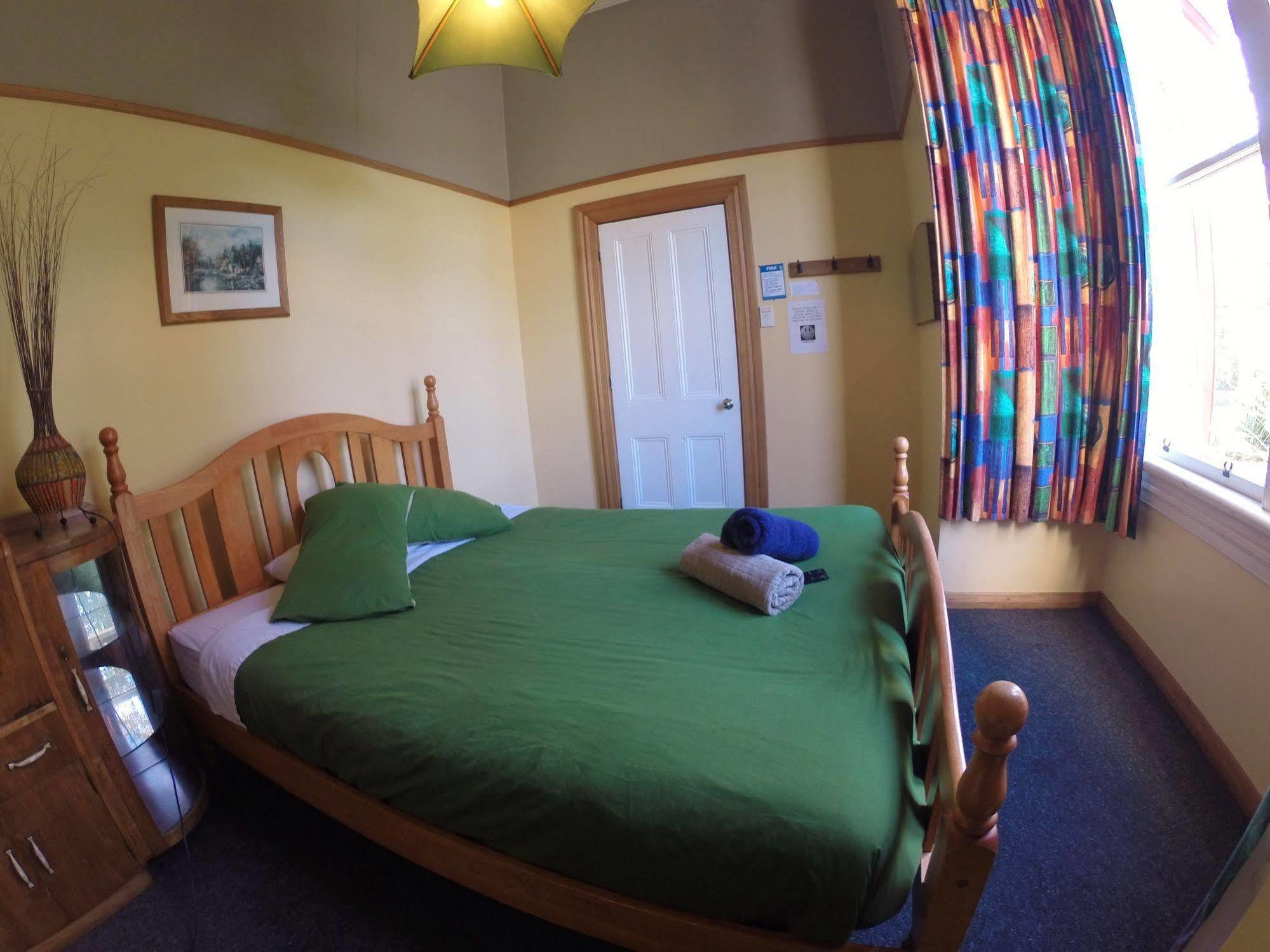 Bazil'S Backpackers Bbh Hostel & Surf School Westport Bagian luar foto