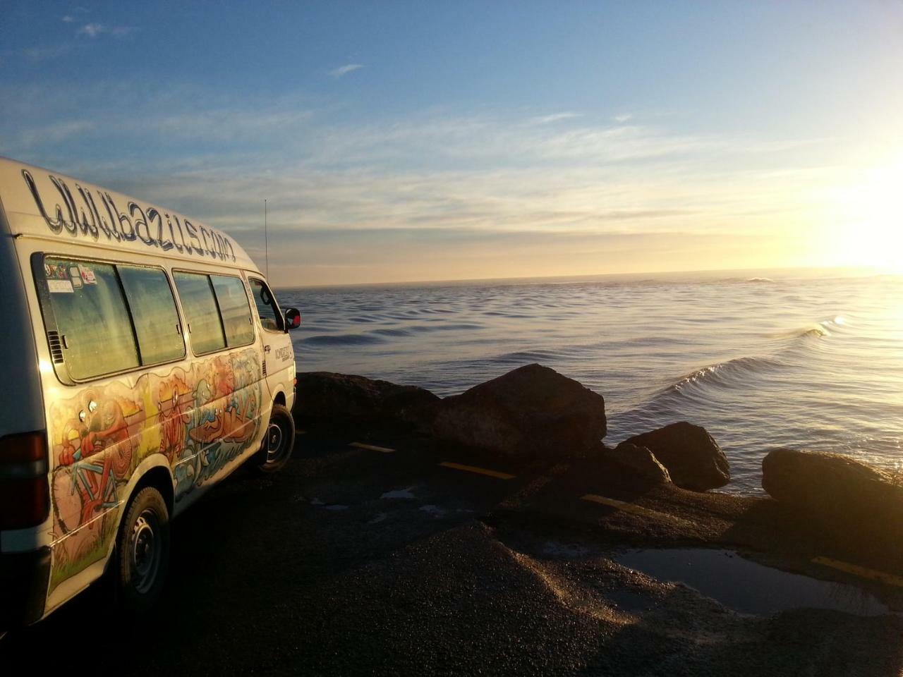 Bazil'S Backpackers Bbh Hostel & Surf School Westport Bagian luar foto